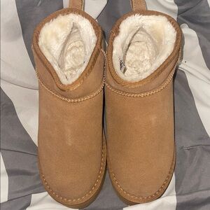 CUSHIONAIRECozy Tan Suede Boots with Faux Fur Lining